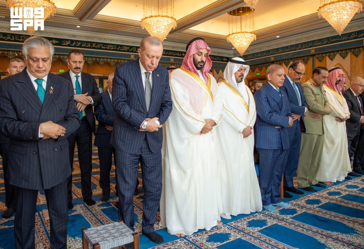 GaffarYakinca's tweet photo. Üç farklı millet, ortak yönleri Müslüman olmaları.

Türkiye, dünyanın 9. büyük askeri gücü
Suudi Arabistan dünyanın en zengin 8. devleti
Pakistan'ın nükleeri var.

Ortak savunma anlaşması "taraflardan birine saldırı diğerlerine yapılmış sayılır" diyor.
İslam dünyası ilk kez bu kadar ciddi bir ittifak görüyor.