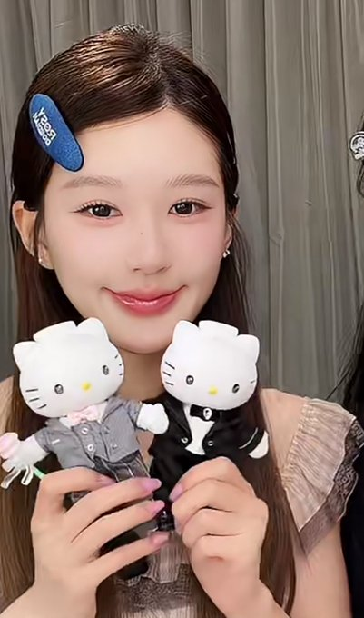lusiwonii179's tweet photo. she is the real life dollest doll to ever doll, wanna keep her safe in my pocket!!🎀

#ZhaoLusi 
#ZhaoLusixTOPTOY https://t.co/62dkfZk3Hx