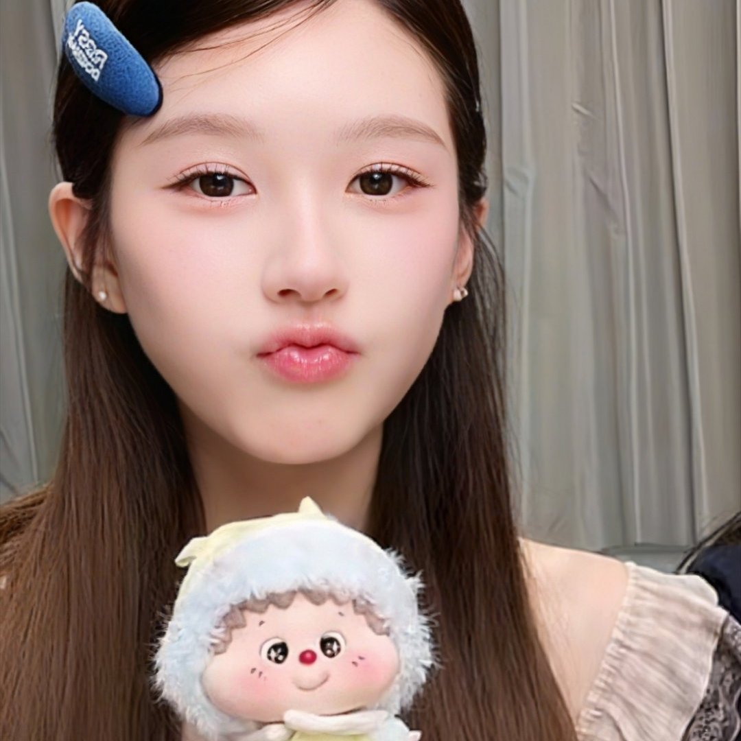 lusiwonii179's tweet photo. she is the real life dollest doll to ever doll, wanna keep her safe in my pocket!!🎀

#ZhaoLusi 
#ZhaoLusixTOPTOY https://t.co/62dkfZk3Hx
