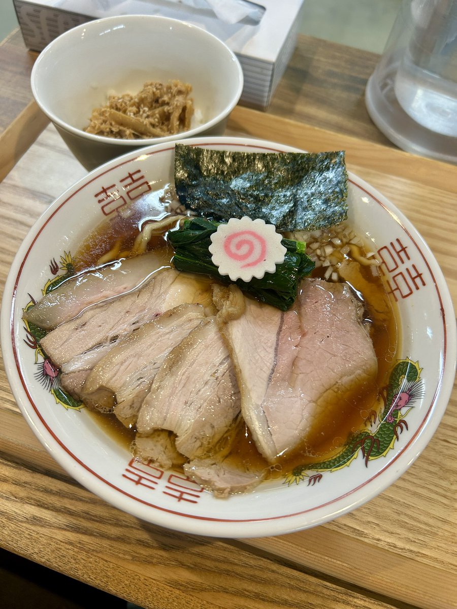 mensta_kitakan's tweet photo. 2026 91杯目
#YOKOKURASTOREHOUSE@#小山市
#チャーシュー中華そば 

チャーシュー中華そばが残り少ないとの情報で #ヨコスト さんへ。
どこか懐かしい、醤油の香り。
太縮れ麺とチャーシューがまた、昔子供の頃に家族で食べたラーメンを呼び起こす。
めちゃくちゃ美味い一杯、ごちそうさまでした🍜 https://t.co/ie3cp230qO