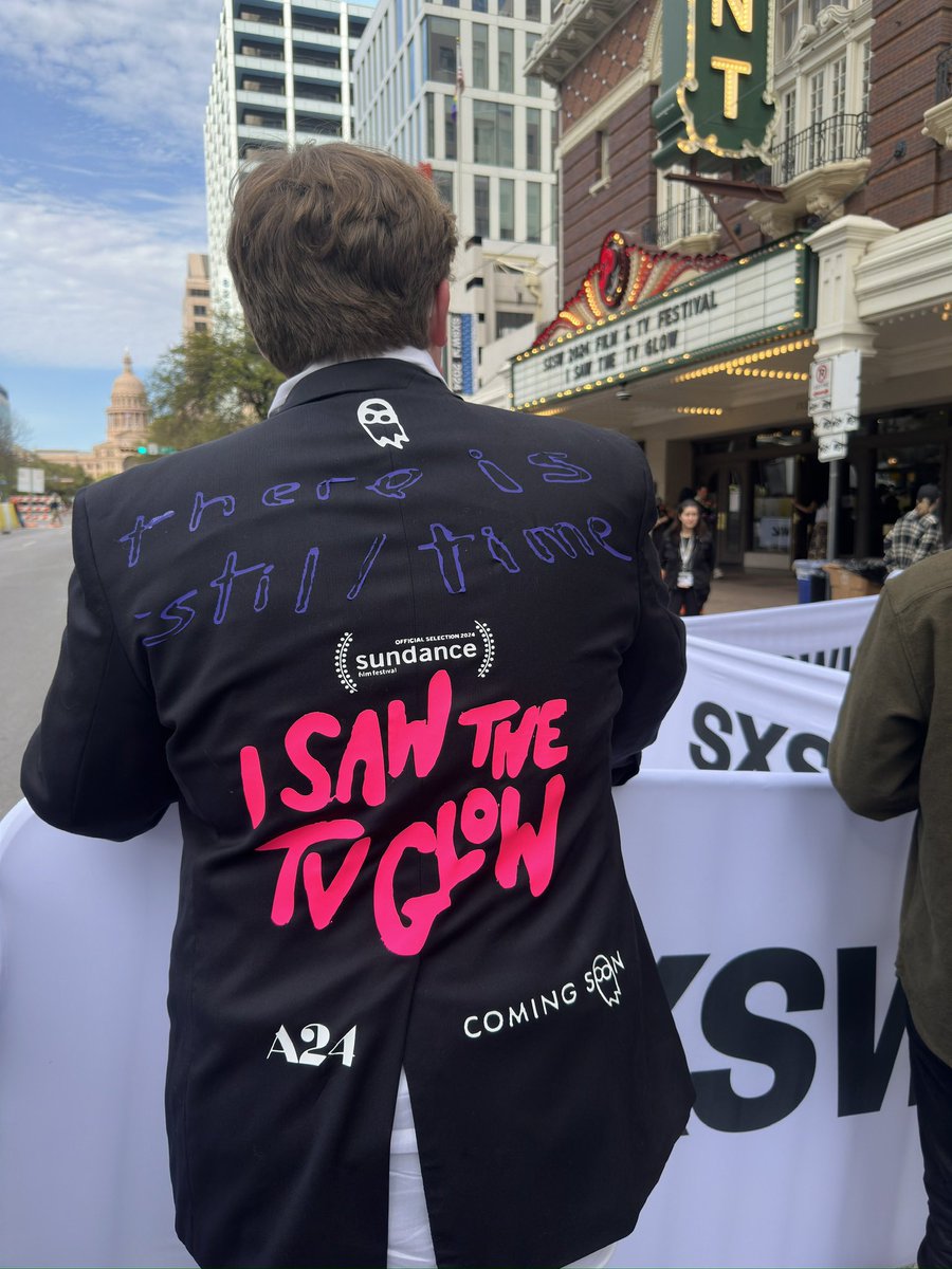 mackattacko's tweet photo. Mack Budd had no idea Jack was gonna wear that btw. It was the ultimate little death surprise! #jackhaven #campmiasma https://t.co/AwNnx5DdIQ