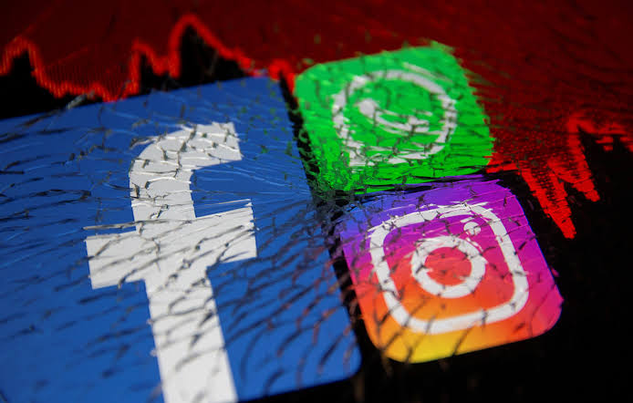 jsaunders_'s tweet photo. On October 4, 2021, Facebook, Instagram and WhatsApp went dark for six hours.

Engineers had to drive to the data centers, because every tool they would normally use had gone too.

Here's how one command erased a company from the internet and locked its own people out: https://t.co/YnCqwh4O76