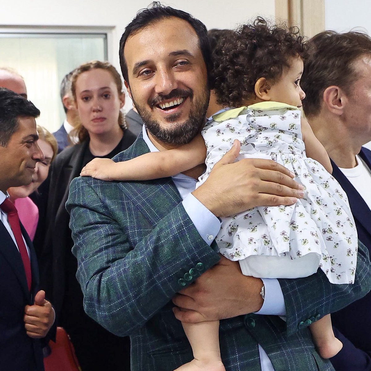 abdullahozdemir's tweet photo. Bahçelievler Sosyal Hizmet Kampüsü, yeni hizmet birimleri ve sosyal donatı alanları evlatlarımızın hizmetine açıldı.

Aile ve Sosyal Hizmetler Bakanımız Sayın @MahinurOzdemir‘in katılımıyla hizmete açılan bu çok yönlü tesiste kıymetli evlatlarımızla bir araya geldik, neşelerine ortak olduk.

Sayın Bakanımıza ve emeği geçen tüm paydaşlara katkıları için teşekkür ediyorum.