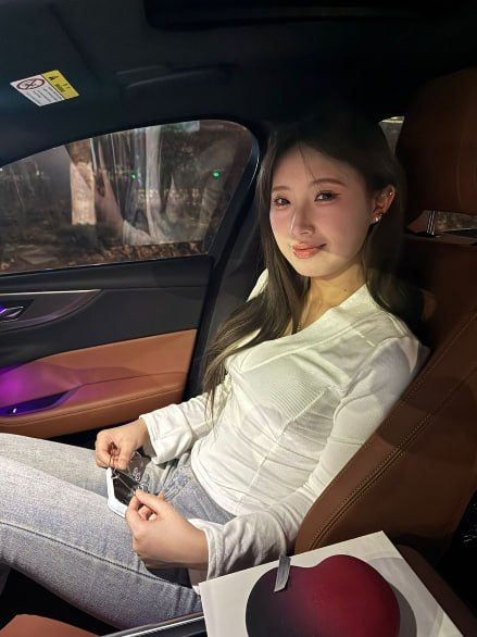 yingbojc's tweet photo. 高颜值黄毛大学生精神小妹清纯甜美外表下极品反差母狗酒店身穿情趣制服被干！ 点击主页观看 #精神小妹 https://t.co/yIH3Xt7MFQ