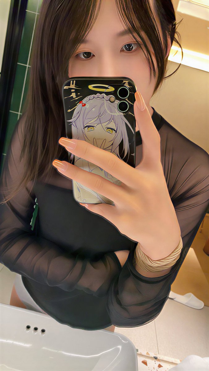 Ruoxiwww's tweet photo. 这是去年线下圆角拍的照片哦
当时化的妆还是挺满意��
还做了可爱的美甲
忍不住多拍了几张
#男娘 https://t.co/LdQXspww9O
