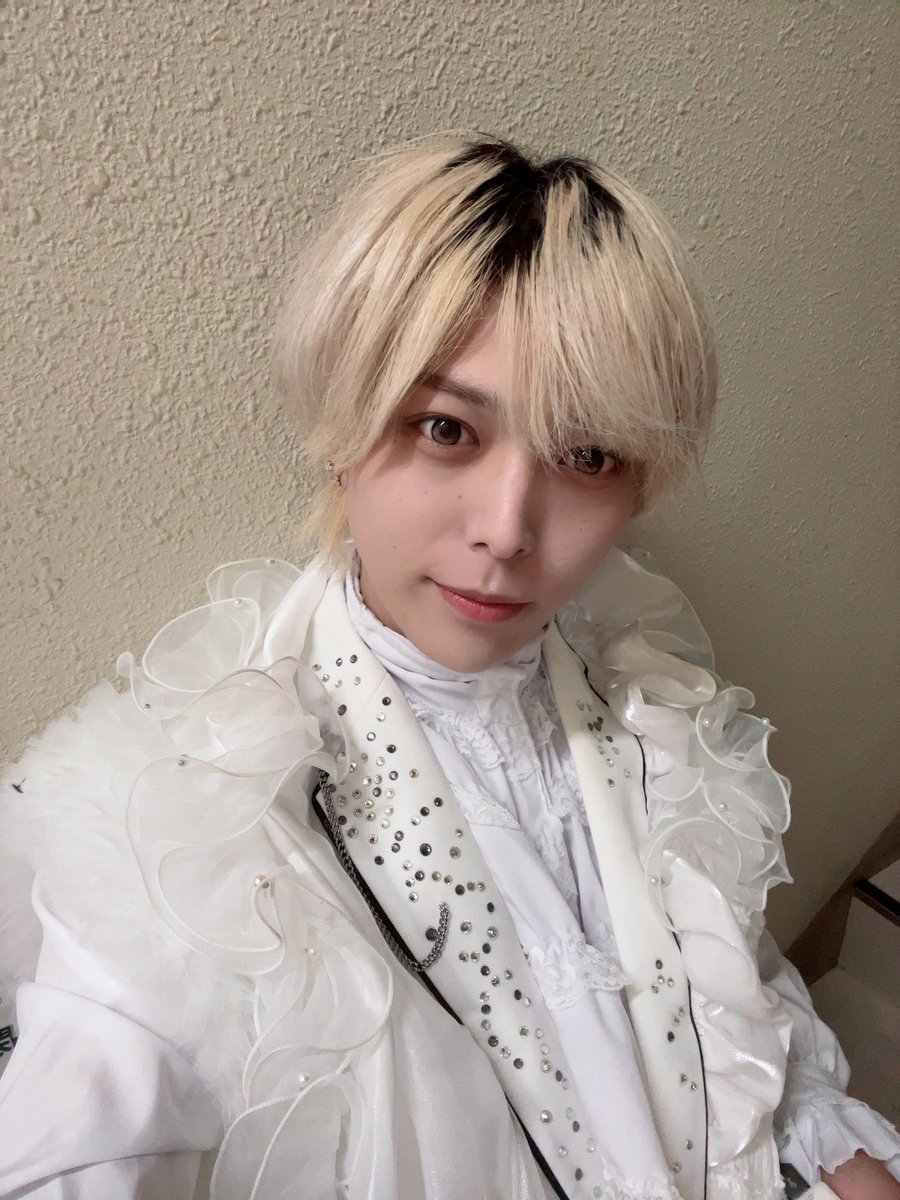 dol_kaito's tweet photo. 8/7 白衣装単独👑 https://t.co/oK5e7pb8Y6