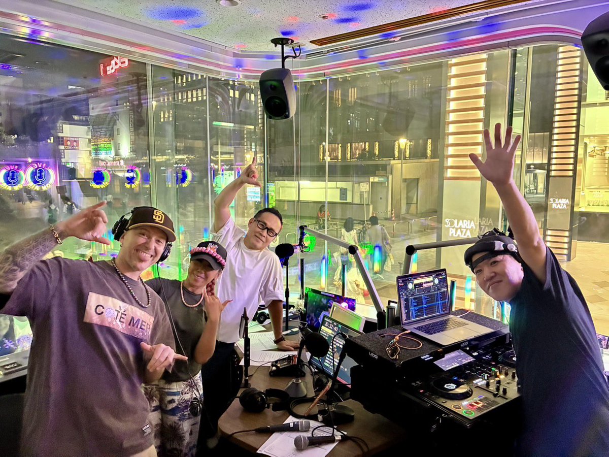 761live's tweet photo. #shen
#JAMOSA
#djgoripong
#djnuku
#lovefm
今夜のゲストは、SHENさん、JAMOSAさん、DJ GORIPONGでした!
いや〜盛り上がりました‼️ https://t.co/4Xf9Qz8pF7