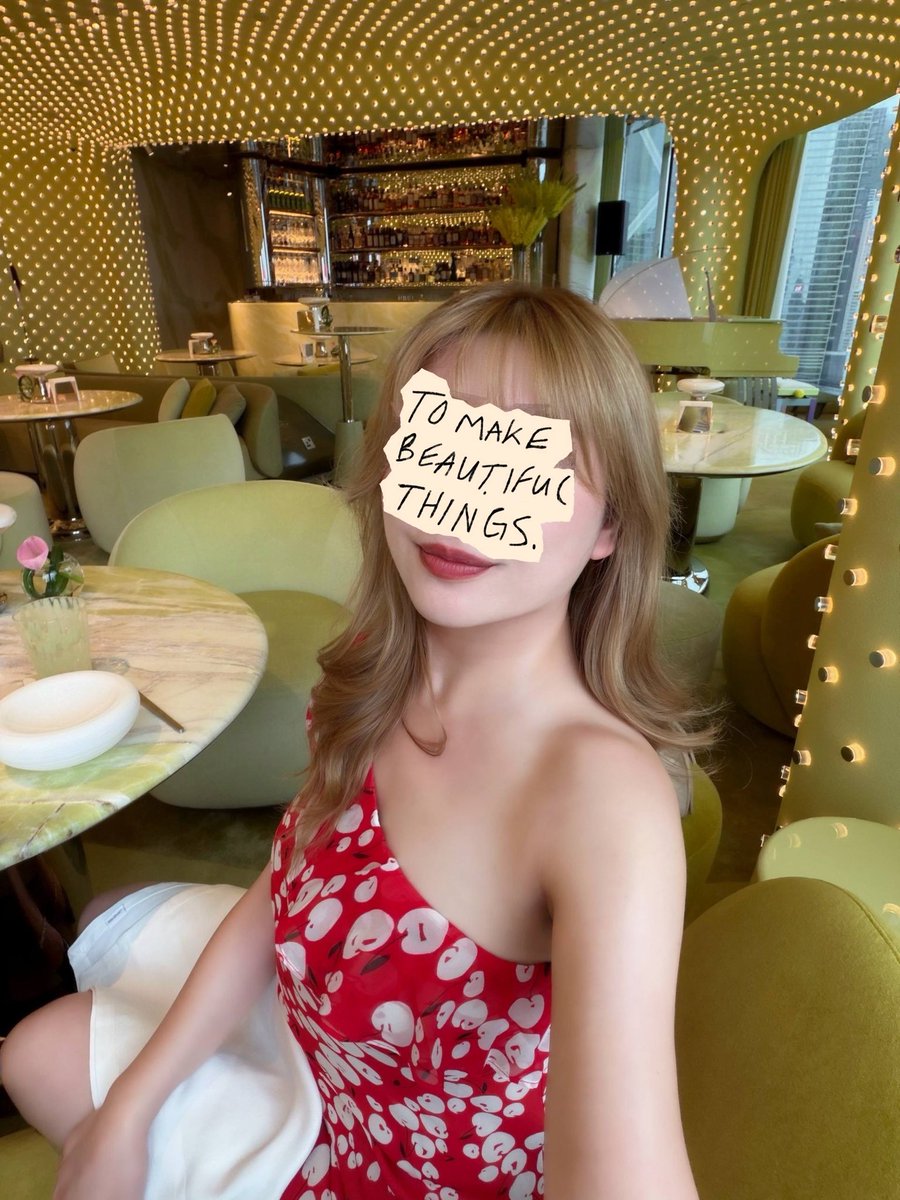 risquerebecca's tweet photo. Beautiful lunch at Peridot in HK 🇭🇰 

Someone has great taste in shoes 👠 https://t.co/fX3AOXzKoc