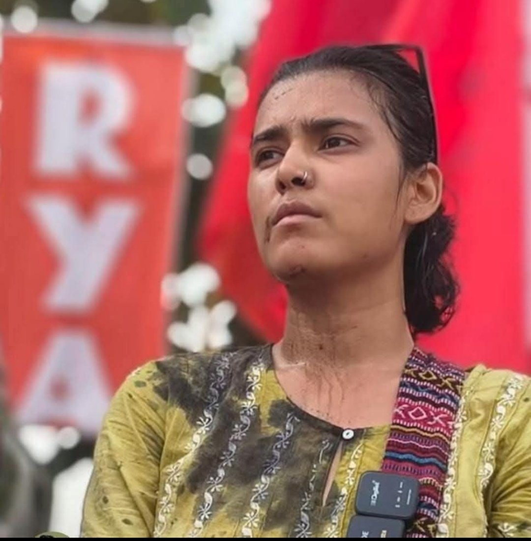 SudeshGoyat2's tweet photo. नेहा एक नाम नहीं क्रांतिकारी है क्रांतिकारी तुम जितना भी डराने की कोशिश करोगे । वो दुगनी ताकत से लड़ेगी और जीतेगी #नेहा #studentpower @NehaBora_CJP #sudeshGoyat #aisa https://t.co/tmRWVlrMhP