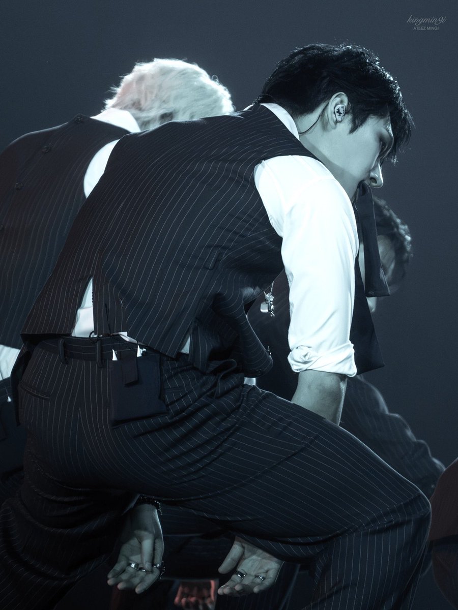 Fixon_ree's tweet photo. THANK YOU MAMA SONG
HOLY THIGHS https://t.co/PZWAStrjMe