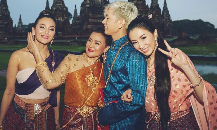 WindyHansa's tweet photo. นี่ให้แม่AA คือที่สุด ว่าไม่ได้ลูกสาวเป็นยายบานเย็น แล้วเป็นพี่น้องกับแคนดี้กับโทนี่รากแก่น ยายบานเย็นสมัยสาว ๆ คือเป็นสาวอีสานที่สวยมาก https://t.co/2vrT8YMhwr