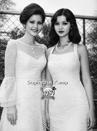 WindyHansa's tweet photo. นี่ให้แม่AA คือที่สุด ว่าไม่ได้ลูกสาวเป็นยายบานเย็น แล้วเป็นพี่น้องกับแคนดี้กับโทนี่รากแก่น ยายบานเย็นสมัยสาว ๆ คือเป็นสาวอีสานที่สวยมาก https://t.co/2vrT8YMhwr