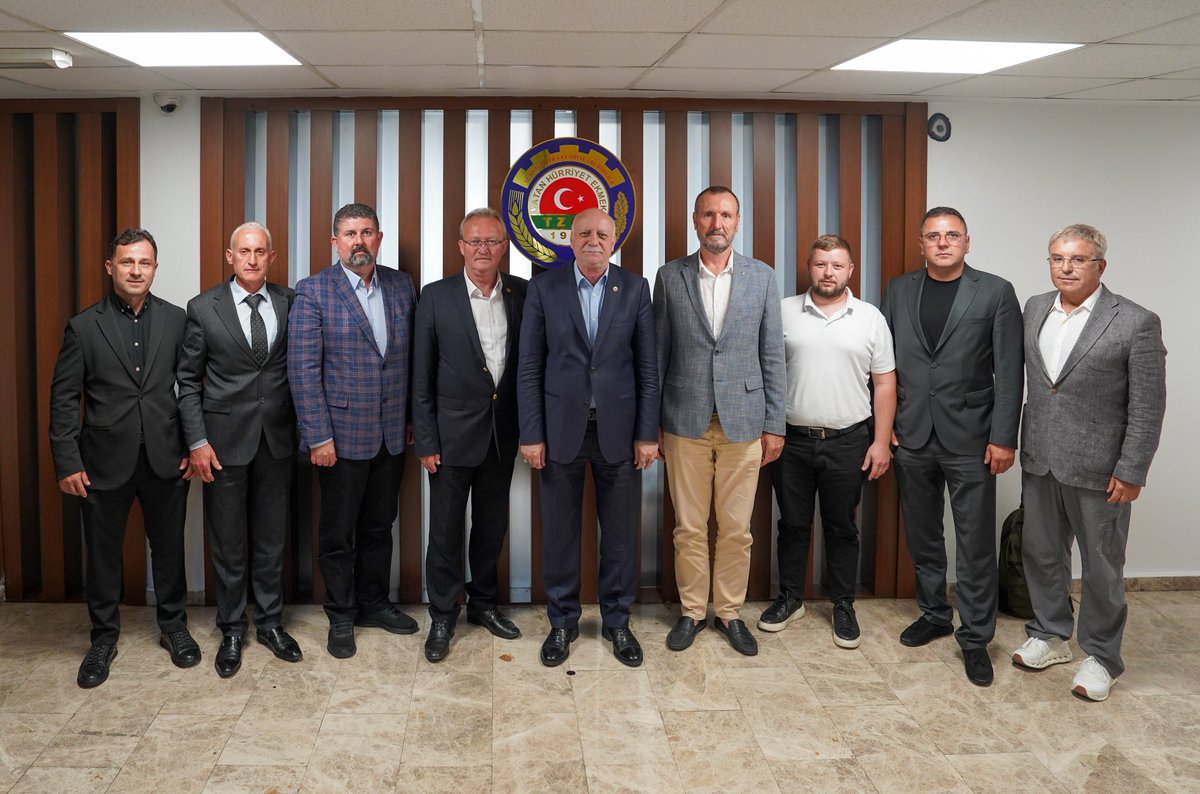 semsibayraktar's tweet photo. Silivri, Büyükçekmece ve Çatalca Ziraat Odası Başkanlarımız ile Çatalca Ziraat Odası Yönetim Kurulu üyelerimizi Birliğimizde ağırladık. Bölge üreticilerimizin talep ve beklentileri üzerine görüş alışverişinde bulunduk. Nazik ziyaretleri için kendilerine teşekkür ediyorum. https://t.co/D9N7Elntgm