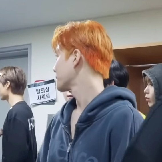 so_0und's tweet photo. 이 각도 김준면 느낌 색달라서 좋음 https://t.co/LxFsUk2xMA