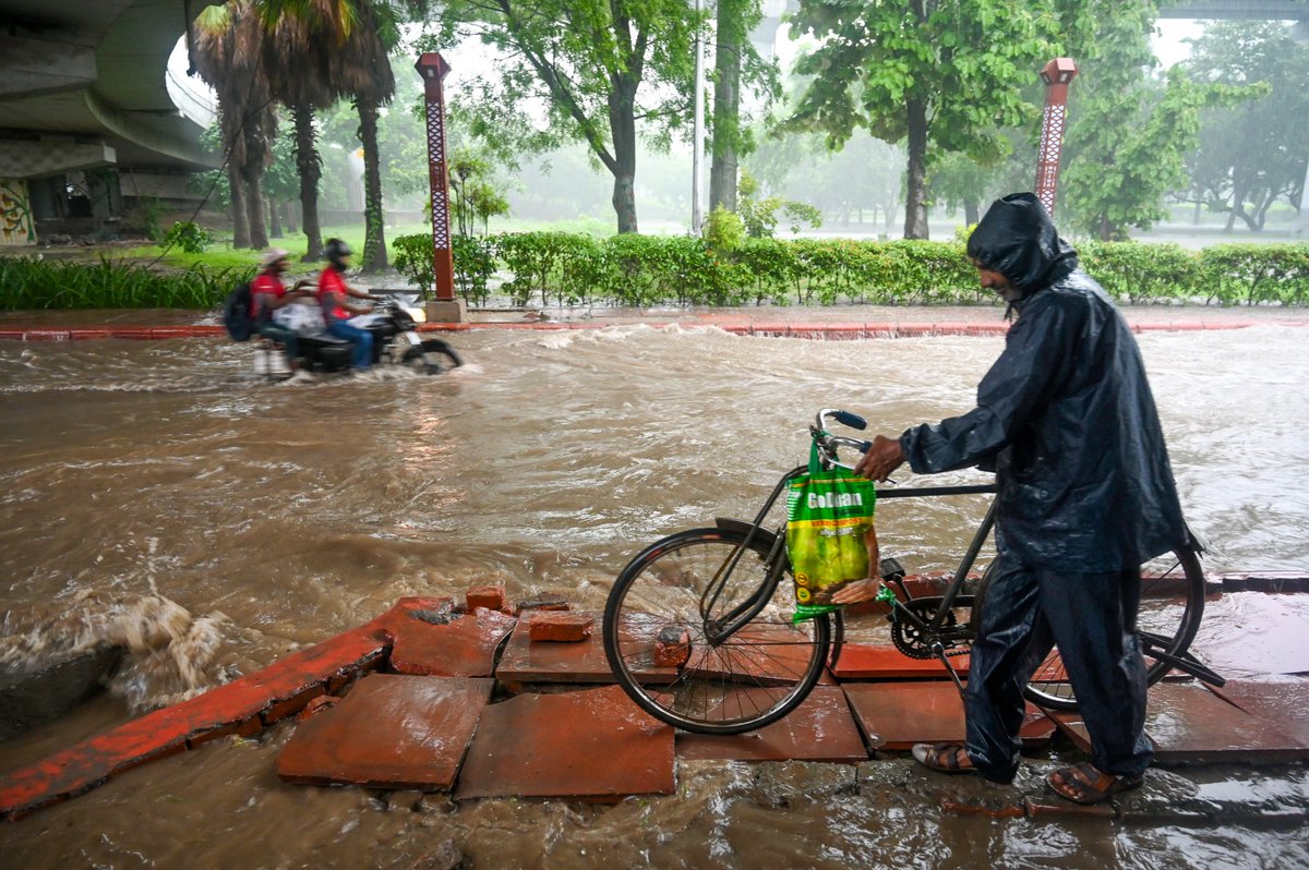 htTweets's tweet photo. #InPhotos | Commuters wade through a waterlogged stretch near the Mahamaya Flyover in Sector 44 after heavy monsoon rains caused flooding on several roads in Noida on Friday, August 7, 2026. 

📸: Sunil Ghosh/Hindustan Times

Stay updated with all the stories that matter — download the Hindustan Times app