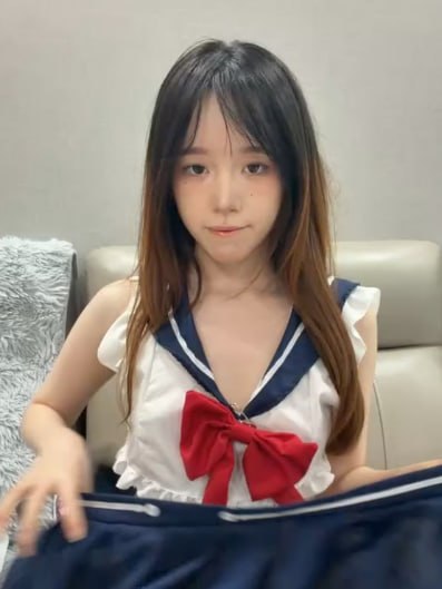 yingbojc's tweet photo. 长相清纯甜美的jk制服大学生下海被富哥远程视频网调露脸自慰自嗨高潮不断超反差！点击主页观看 #jk制服 https://t.co/0yzj4vA86F