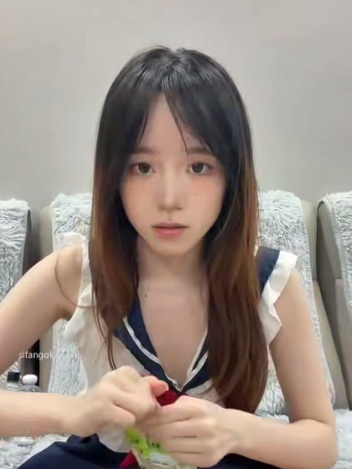 yingbojc's tweet photo. 长相清纯甜美的jk制服大学生下海被富哥远程视频网调露脸自慰自嗨高潮不断超反差！点击主页观看 #jk制服 https://t.co/0yzj4vA86F