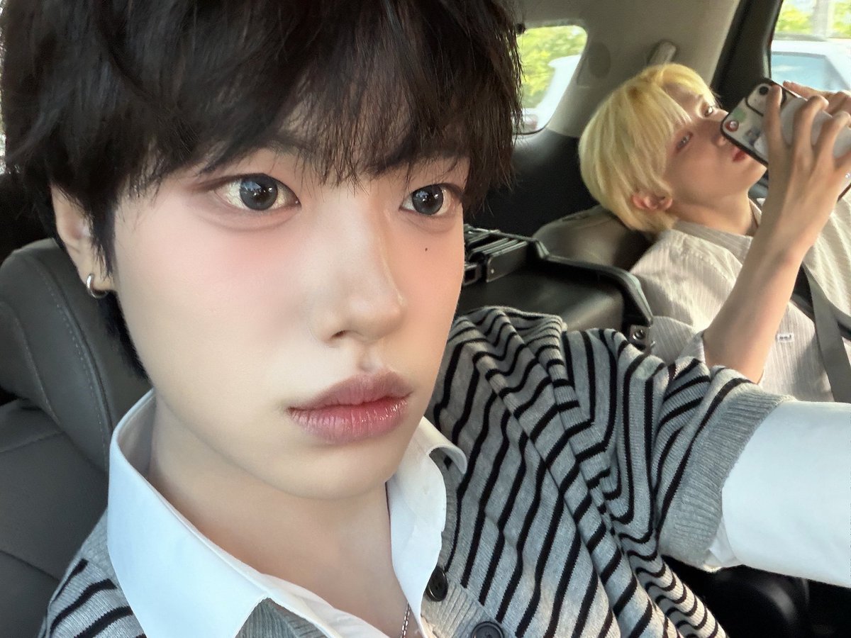 meono0227's tweet photo. 뒤에 마사토도 사진 찍고있는거 같은데 https://t.co/zYGJVuvCGL