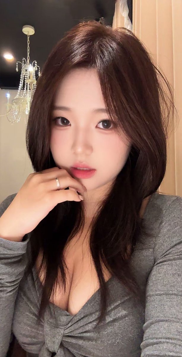 Yaochen007_'s tweet photo. 萌萌小女孩这样….. https://t.co/FyZO5wk3ke