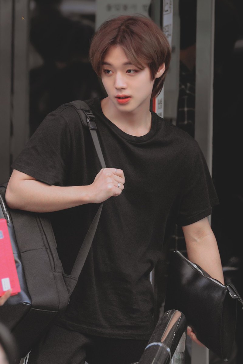 dejh_may29's tweet photo. 22살의 박지훈 실물 못봤다고 망할 코로나 https://t.co/In3tgnJRiC
