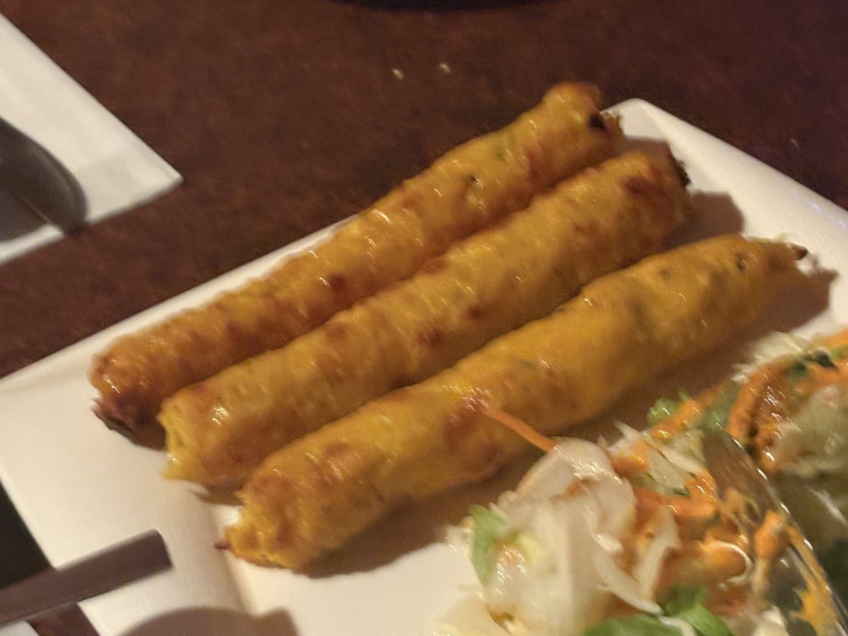 t_bal's tweet photo. インドたらふく食ったから今ならシャクティマット裸で寝れると思ったけど食った分の重さで針が食い込みますわね。
インドは美味しかったです。チーズナン通いする人がいるのも頷ける。 https://t.co/nAns1odyq9
