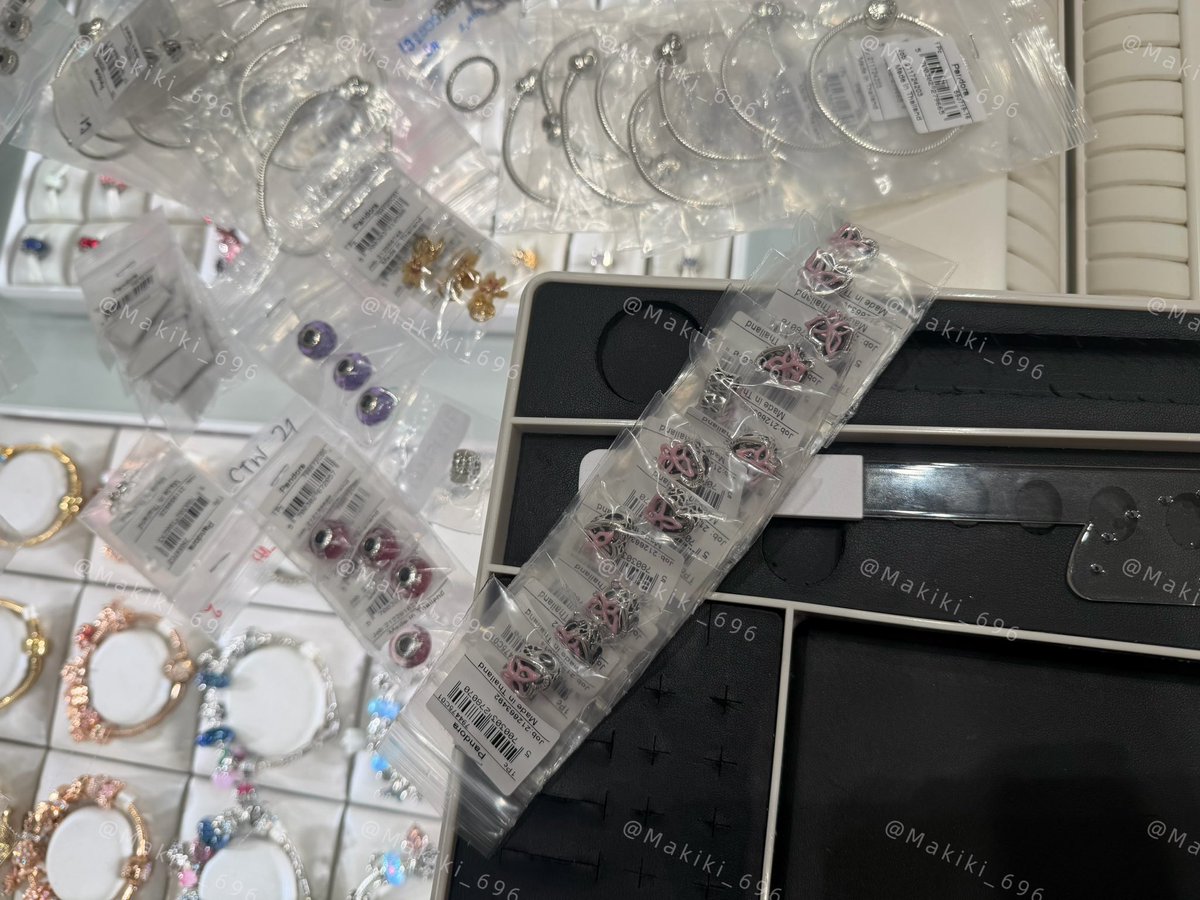 Makiki696's tweet photo. 💖 Pandora ลด 50% ทุกรายการเลยค่า มีของมาเติมเยอะม๊ากกก สนใจให้เช็คตัวไหนสอบถามมาได้คับบบ
📍ได้อุปกรณ์กล่อง/ถุงครบทุกชิ้น
📮ส่งฟรี
✨ จัดส่งภายใน 2-3 วันหลังสั่งซื้อค่ะ แม่ค้าเข้าไปซื้อของที่ช็อปทุกวัน
◽️ ปิดรับ 16 สิงหาค่ะ
#PandoraTH #pandorathxteetee #Pandoraxkengnamping https://t.co/c31ltgx6US