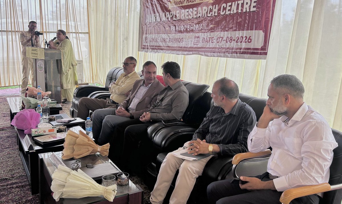 arjimand's tweet photo. Ambur apple revival initiative by SKUAST Kashmir is a great step. It was great to hear Nazir Ganai sahab, Raihana Habib Kanth ji, ASHIQ Pandit sahab, Tariq Rasool sahab and other SKUAST scientists at Ambri Centre in Shopian today. https://t.co/3zIwZ8Trf0