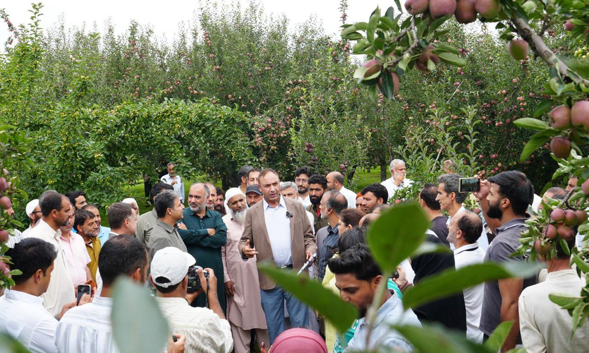 arjimand's tweet photo. Ambur apple revival initiative by SKUAST Kashmir is a great step. It was great to hear Nazir Ganai sahab, Raihana Habib Kanth ji, ASHIQ Pandit sahab, Tariq Rasool sahab and other SKUAST scientists at Ambri Centre in Shopian today. https://t.co/3zIwZ8Trf0