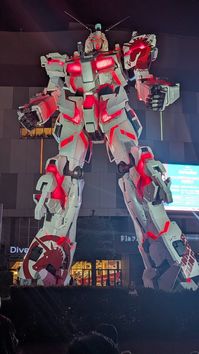 s9732's tweet photo. 夏休み一発目の観光
今月で撤収なのでサイコフレームエフェクトまでしっかり見てきた https://t.co/or1JSfY1Hs