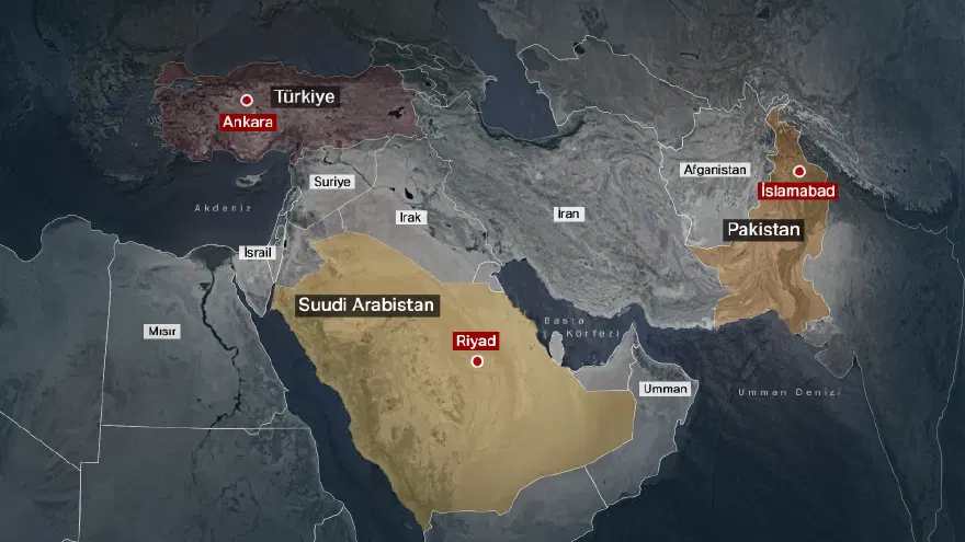 Sadik0707's tweet photo. Şu anda Türkiye aynı anda üç askeri angajmana giriyor.

Birincisi Suudi Arabistan ve Pakistan'la yapılan Mekke Savunma Anlaşması. 
Haritaya bakmak bile amacının İran'ı kuşatmak olduğu görülüyor.
Bu ittifakta İsrail neden yok?
Çünkü İslami kesimi aldatmaya devam edecekler.

İkincisi, Güneydoğu'da konuşlanacak bir NATO kolordusu kuruluyor. 
Amaç? İran'a ve Rusya'ya gözdağı vermek.

Üçüncüsü, Ukrayna Gönüllüler Koalisyonu için İstanbul'da bir Deniz Savunma Birimi kurulacak.

Amaç? Rusya'ya gözdağı vermek.
Türkiye'nin kıyılarında Türk gemilerine yapılan Ukrayna saldırısına AKP hükümeti ses çıkarıyor mu? 
Hayır, ama Zelenski'den madalya almak için koşa koşa Kiev'e gidiyorlar.
Türkiye topraklarını hedef alan İsrail füzelerini protesto ettiler mi? 
Hayır, ama bu füzelerin İran'dan geldiği yalanını yayarak, yedi düvele karşı savaşan İran'ı uyardılar.

ABD ordusu zorda. 
AB ülkelerinin doğru düzgün orduları yok. 
Ama onlar için kanını verecek Türk ordusu var.

AKP hükümeti, Bölgemizdeki Amerikan planlarına ve savaşlarına karşı tedbir almıyor ama Türk gençlerinin canlarını ve kanını feda etmekten çekinmeyeceğini şimdiden beyan etmiş oluyor...
