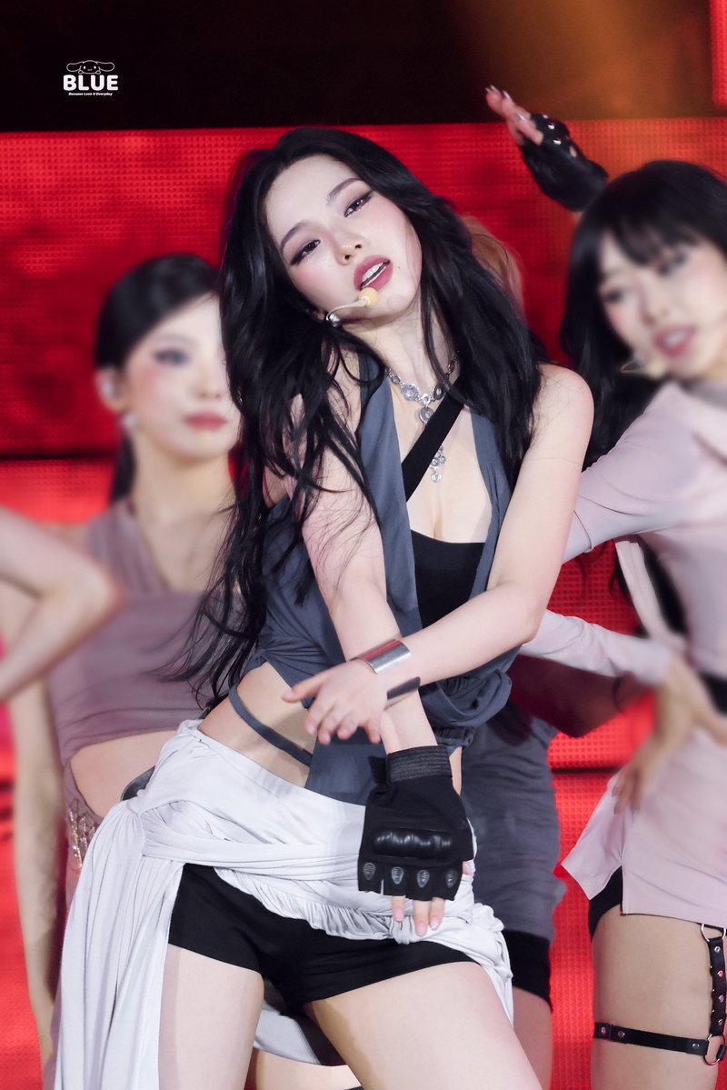 blue_karina_'s tweet photo. 260807 aespa 2026-27 LIVE TOUR -SYNK: COMPLaeXITY IN SEOUL

#에스파 #aespa 
#카리나 #Karina https://t.co/J4RuhndL4Y