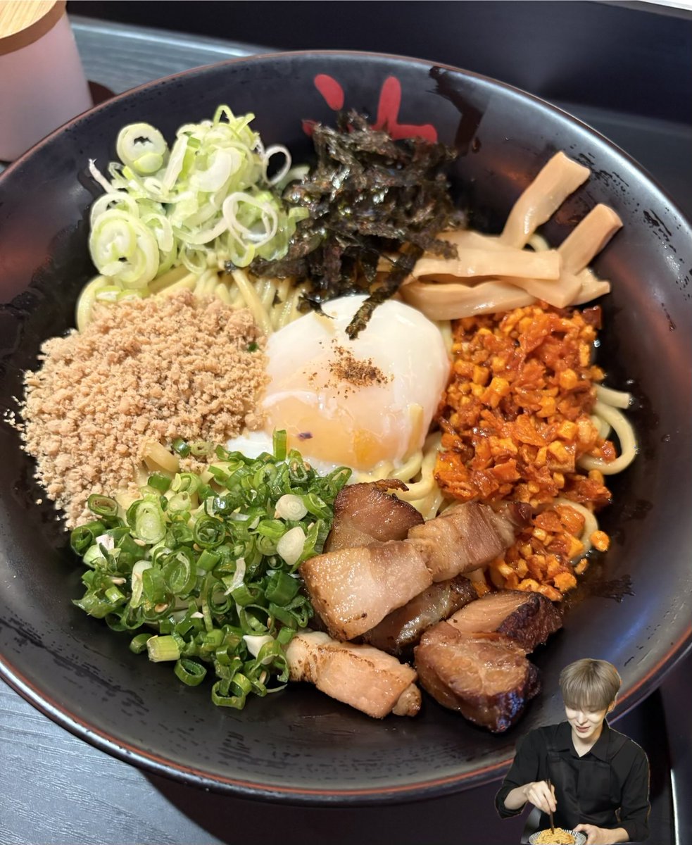 T89K99S99's tweet photo. 아부라소바 한국은 개인적으로 강남구청역, 학동에 있는 아부라소바 << 아부라소바 집 이름이 ㄹㅇ 아부라소바
그리고 충무로 신승호라멘 짱 맛있음
최근에 트위터에서 붐왔던 압구정집은.. 달걀 완숙으로 줘서ㅜ별로였 https://t.co/rUZF9uBXNL