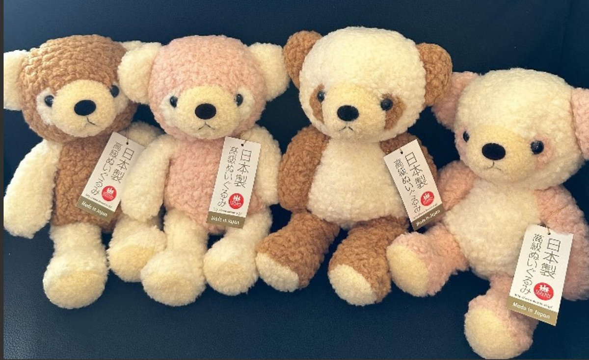 Dousin_kawaii's tweet photo. 日本製　クマのフカフカ🧸
発売より約20年踏ん張っております🧐

完全に日本で生産を完結しているぬいぐるみ🧐
あとどれだけ残っているのでしょう

少なくとも私が知るところでは、、、、🧐

海外で裁断縫製→日本で仕上げをしているぬいぐるみは幾つか知っておりますが🏭生地の織りから仕上げに至るまでを、全て国内で完結しているクマって、あとどれだけ残っているのでしょう🧐

10年前に比べて製造キャパは3分���1くらいでしょうか

では10年後は？

あとどれだけ素敵な思い出を作っていけるのでしょう🥺
がんばっぺ💪