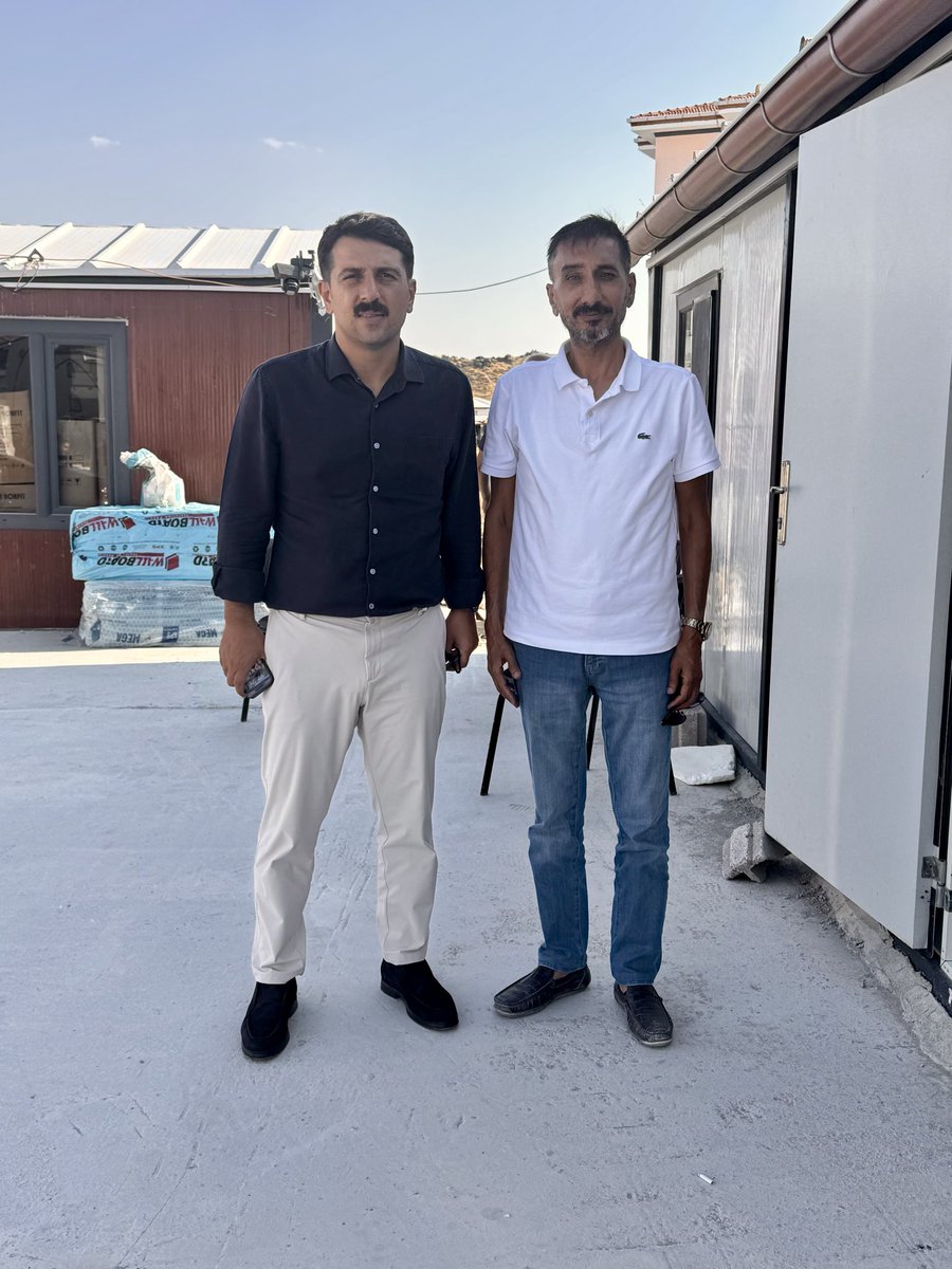 asaftaha06's tweet photo. Karapınar şantiyemizde meydana gelen yangının ardından, geçmiş olsun dileklerini iletmek ve bizleri ziyaret ederek desteklerini göstermek üzere şantiyemize teşrif eden Karapınar İlçe Kaymakamımız Sayın Şenol Öztürk’e nazik ziyaretleri ve yakın ilgileri için teşekkür ederim. https://t.co/WICyAwNHll