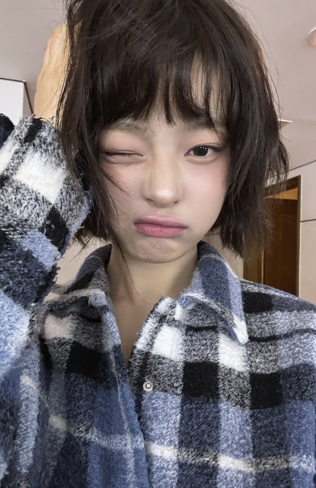 malchaicecream4's tweet photo. 단발팜 최애 셀카 두개 https://t.co/uHwUu8O9Mr