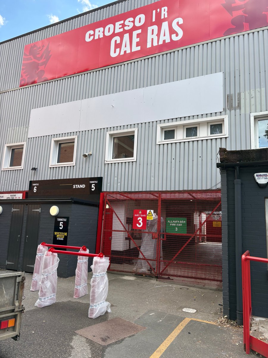 aec_engineering's tweet photo. Well, that’s the circle well and truly closed! Last two restored Kop barriers for our beloved WAFC finally returned home!❤️🏴󠁧󠁢󠁷󠁬󠁳󠁿🇮🇪🏴󠁧󠁢󠁳󠁣󠁴󠁿🍀🇨🇦🇺🇸🇲🇹🇩🇰🇺🇦 History only tells a story….For the Love, Not the Glory! https://t.co/K8hzeXglq6