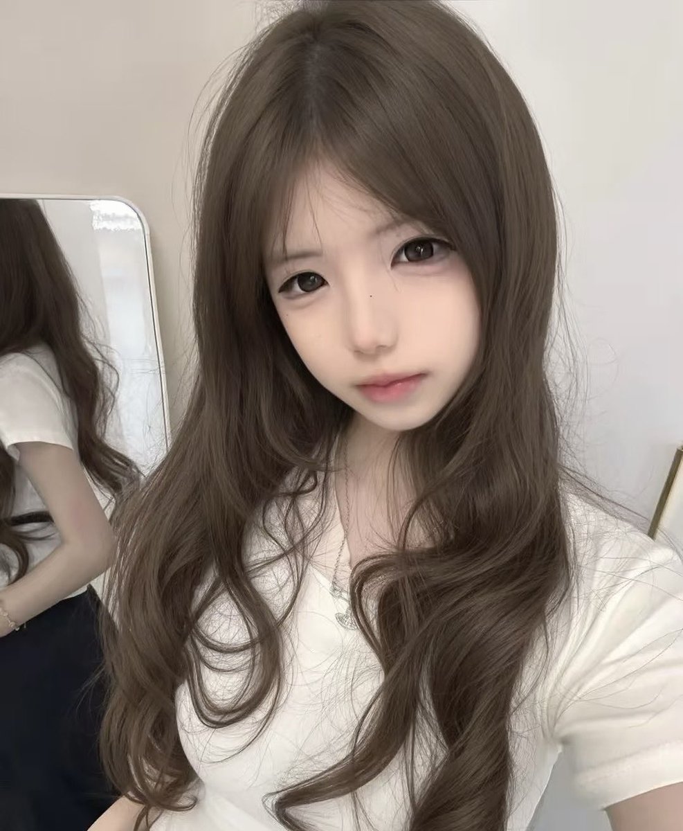 ppppp352789's tweet photo. 本人20岁 大二学生一枚 平常除了在学校就在寝室追剧 不知道会不会有人想跟我聊天🥹本人 ，是本人 https://t.co/UEB4s8DT1f