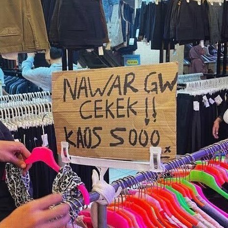 fumeepie's tweet photo. bang kaos lima ribu... hahh nawar dicekek... ohh... mmmff empat ribu lima ratus boleh bang? ehkk... *NGHHHJNK* UHUK... bang cekek... hah... hah... UHUK... dua ribu deh bang *NGHHNNGHKJH*  bang gopek lima gimana? UHUK... *NGHJKSHDUN* bang... gratis deh bang UHUK UHUK *NGHHNGHHJKG* https://t.co/53TDNEIixR