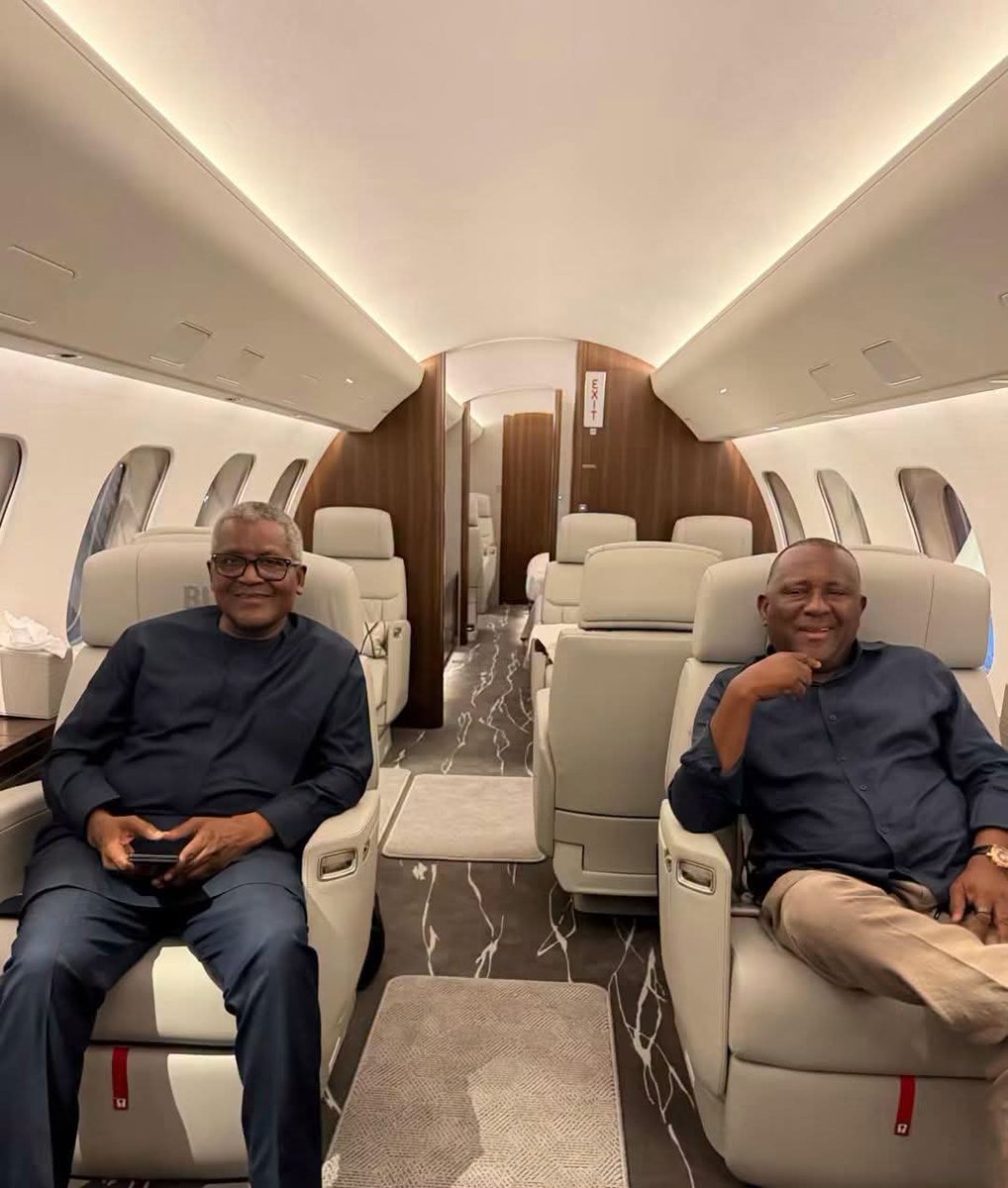Muhammadsanikr's tweet photo. The people at the top collaborate.

The people at the bottom, compete.

This is Ɗangote, the owner of Ɗangote Group.

The other Man is Abdussamad BUA, the owner of BUA. 

Ɗanlami ku rika haɗa kai da Ɗanbaiwa 😵‍💫 https://t.co/D01yPCUCiw