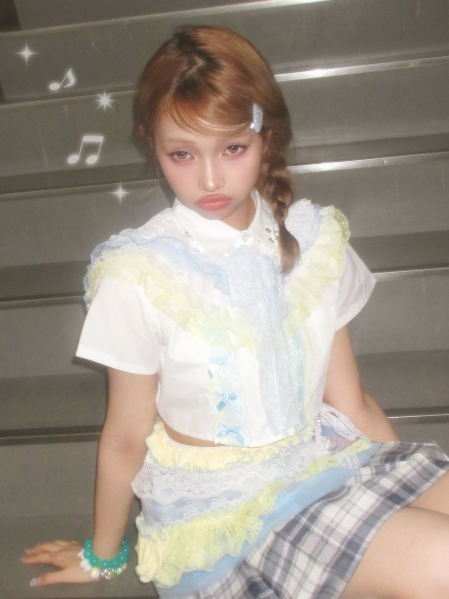 UNIS_offcl's tweet photo. ⊹ ࣪ ˖ やった〜！ついに『UNI☆Sparkle!』の全5曲をみなさんに披露できました♪ ٩( ´ω` )و ♪
会いに来てくれてありがとうございます！夏はやっぱりEverAfterのみんなと一緒だからこそ特別だなって思います♡ 私たちと同じくらい楽しんでもらえていたら嬉しいです！🌟⊹₊⋆

#UNIS #유니스
#GEHLEE #젤리당카