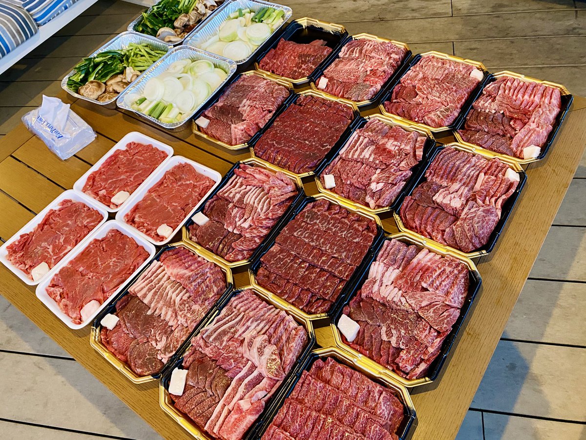 Artist_Rury's tweet photo. 暫くの間、肉を断っても大丈夫な位の量を戴きました。 https://t.co/73FoosggNS