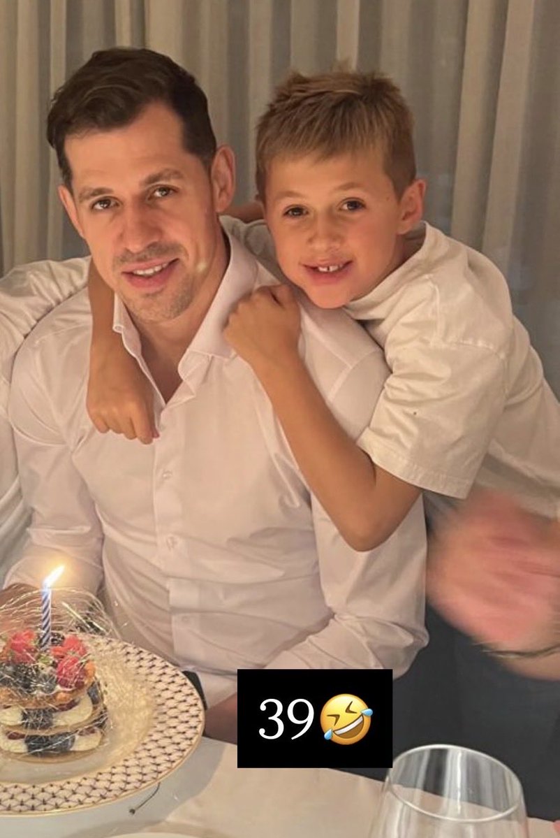 PensInsideScoop's tweet photo. Happy birthday Sid! 

Thanks to Geno (and Nikita) for noting how old the captain is now 😜😂 https://t.co/JphM63xrVz