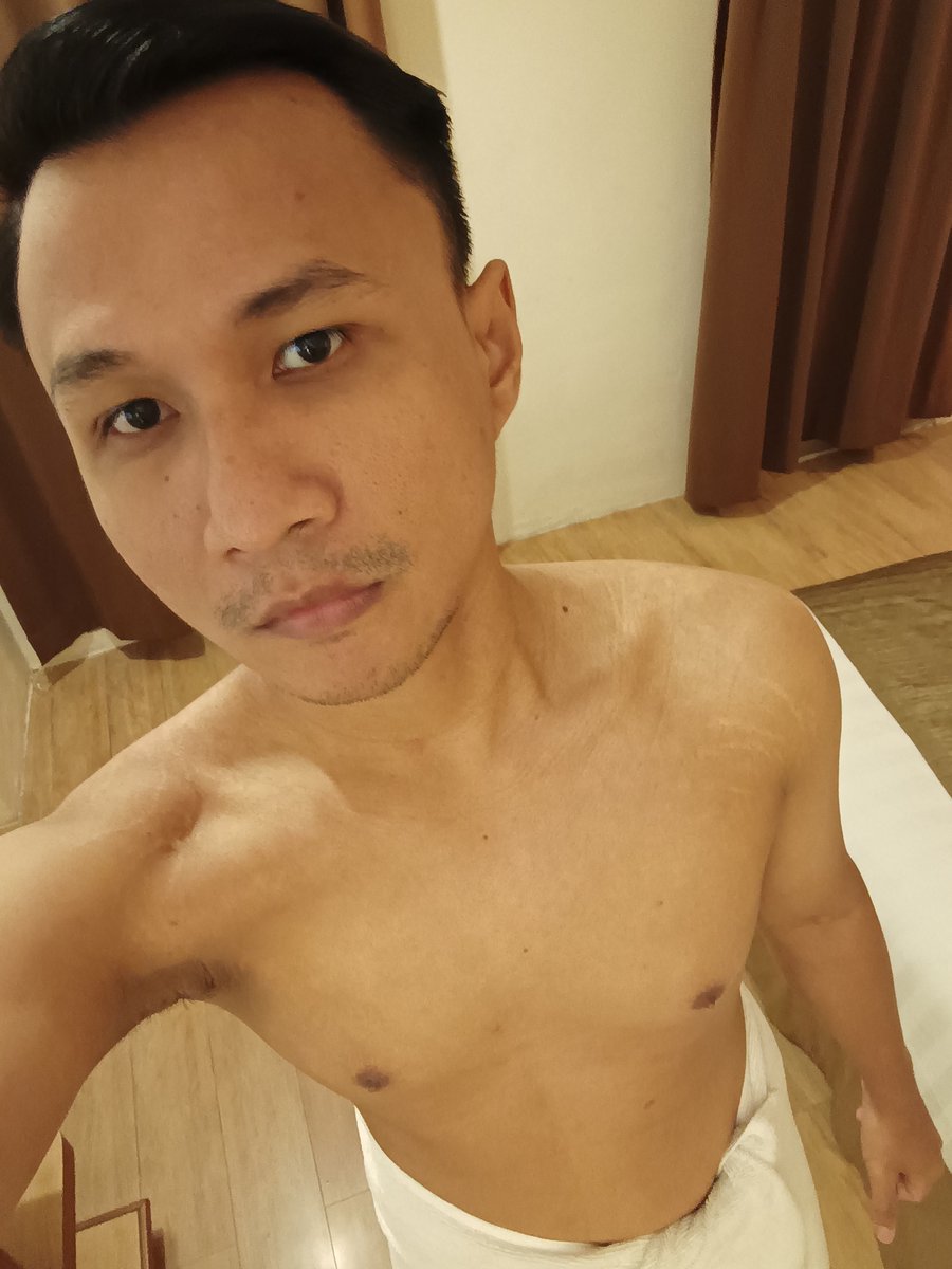 Yugariza's tweet photo. Tidur aja deh dari pada gabut di kosan 2hari sendiri ga punya pasangan dan ga ada yg nemenin #gayjogja #yogyakarta https://t.co/Lx4TfTUGDR
