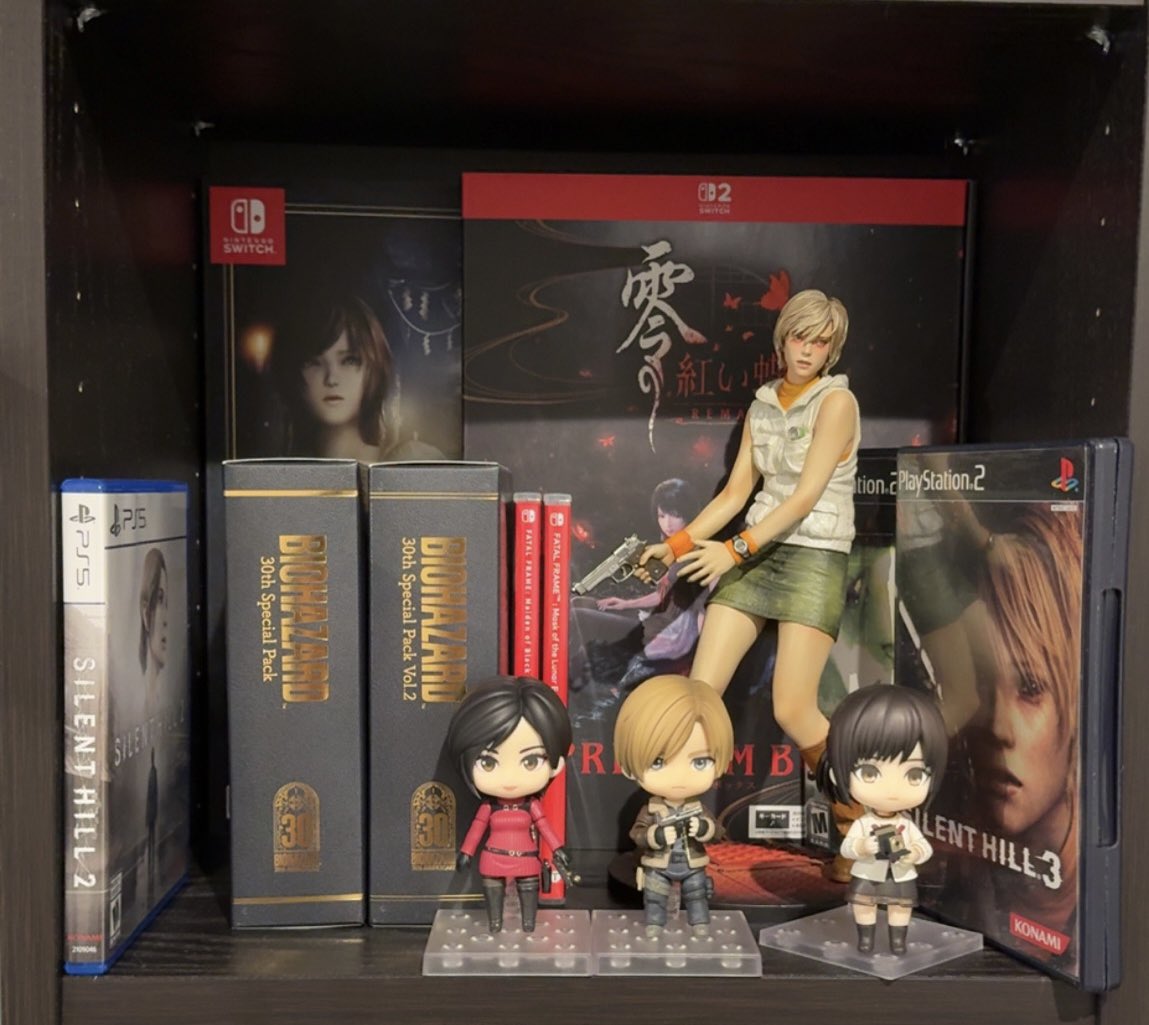 reburz's tweet photo. most favorite shelf in my room

#silenthill #residentevil #fatalframe #horror https://t.co/BaA3nc2m6U