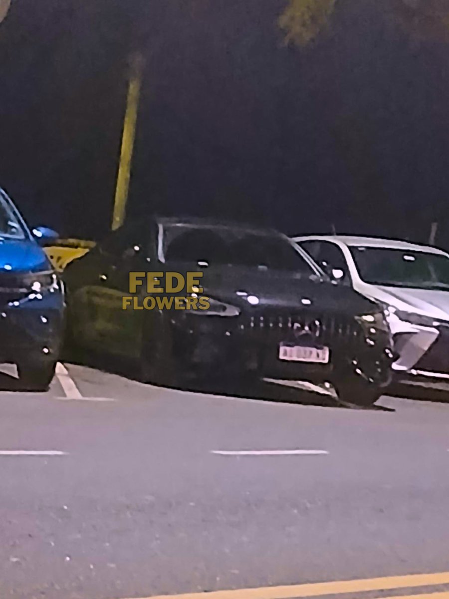fedeflowersok's tweet photo. Leandro Paredes anoche por Costanera Norte. Me cuentan que salió solo . Fue a un restaurante de la zona… https://t.co/nCksD538Ye