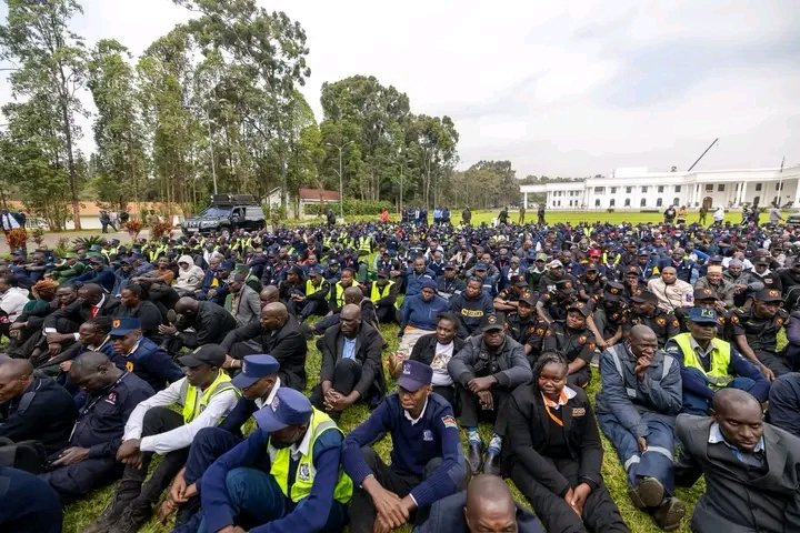 djrollske's tweet photo. Private security guards ndani ya State house Ke , wapi goons . https://t.co/LoUI4aJa15