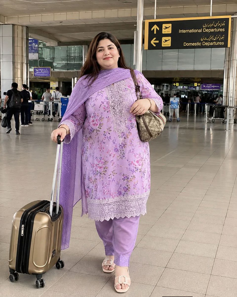 Sadia_213_'s tweet photo. میں دبئی آ رہی ہوں کوئی ہے جو مجھے welcome کرے گا؟؟ https://t.co/OJhkEdTMpV