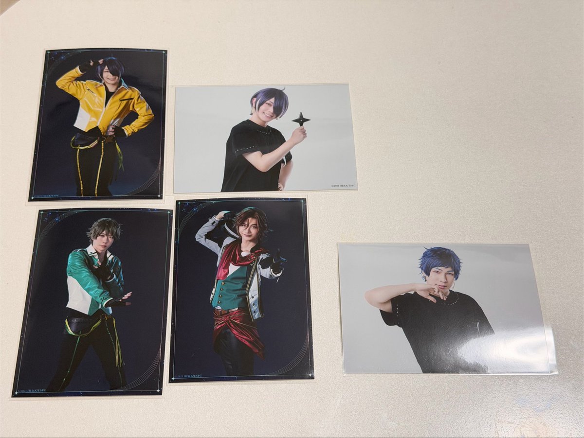 PAPAPA5037's tweet photo. 【交換】あんスタ あんステ THE STAGE 10th Anniversary LIVE  ランダムブロマイド  クリアカード

譲:ランブロ） 忍 翠 斑 弓弦
クリカ） 渉 桃李 弓弦 忍 奏汰 翠 斑 凪砂

求:日和 茨

異種交換可。
8/8昼会場手渡し。 https://t.co/AYp2t3COyw