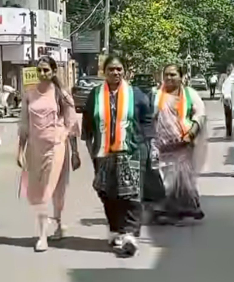 jabarsingh5's tweet photo. @kajal_jaihind @narendramodi @dgpgujarat सस्ती राजनीति की चरम सीमा पर 
चेहरा कांग्रेस का नकाब छात्र का और जुबान गटर की https://t.co/BJilW4fCPx