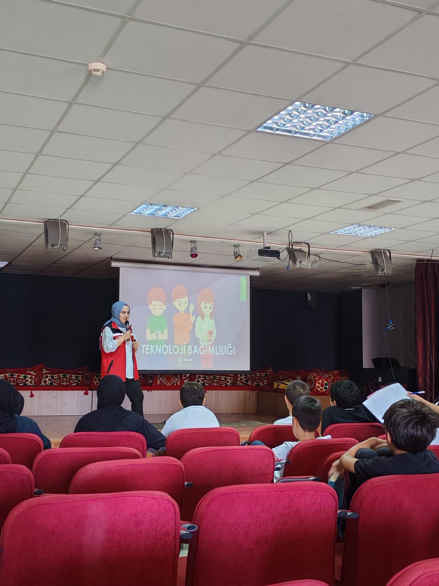 GSBKelkitGM's tweet photo. 📱💬 Bilinçli Kullanım, Güçlü İletişim!
Gençlik merkezimizde eğitim gören Yaz Kur’an Kursu öğrencilerine yönelik, Kelkit Sosyal Hizmet Merkezi Müdürlüğü tarafından Aile ve Toplum Temelli Sosyal Destek Modeli kapsamında farkındalık eğitimi gerçekleştirildi.
#kişiselgelişim https://t.co/YeAHytWj7r